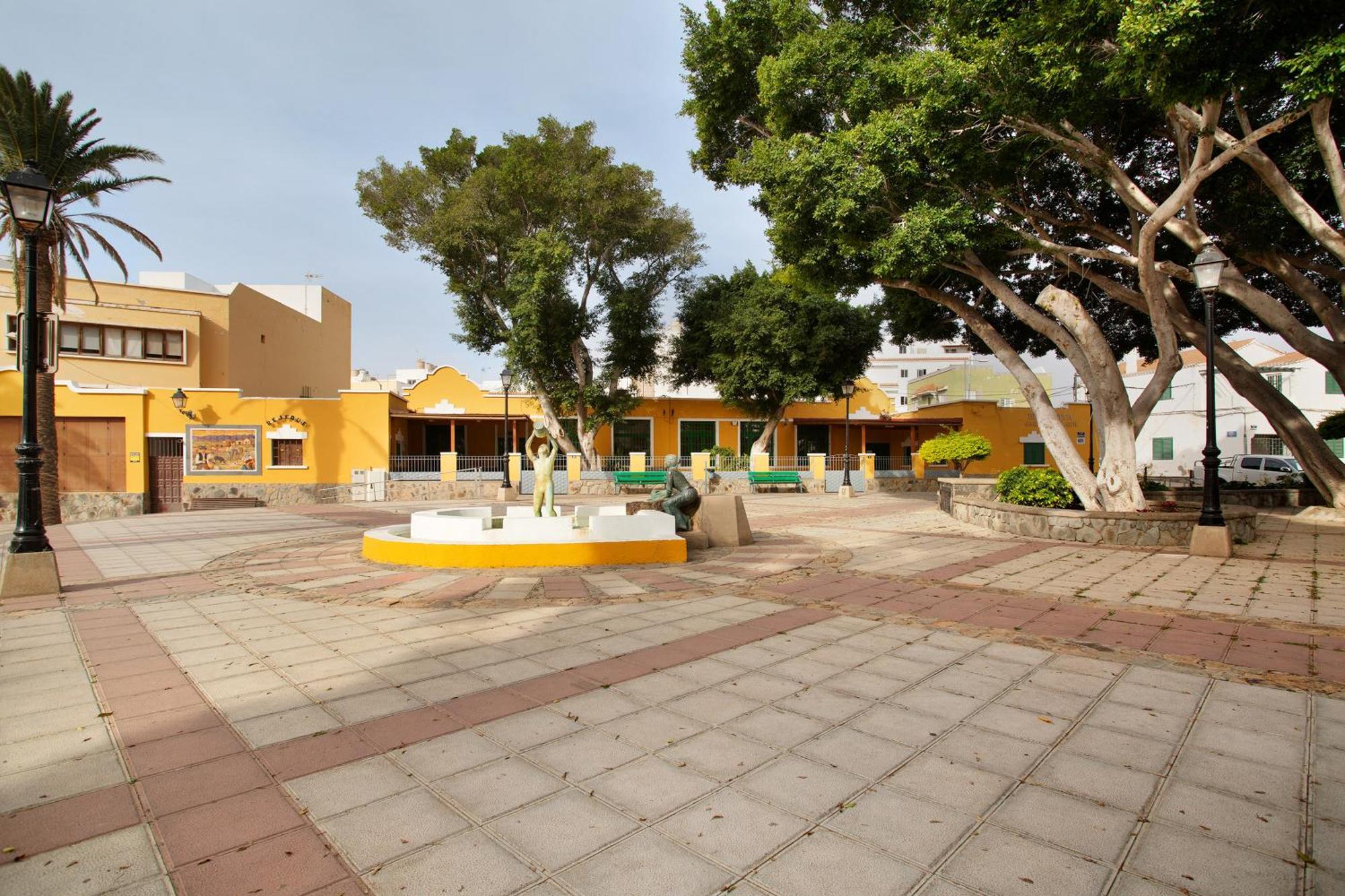 Casa Plaza San Nicolas De Bari Sardina Exterior foto